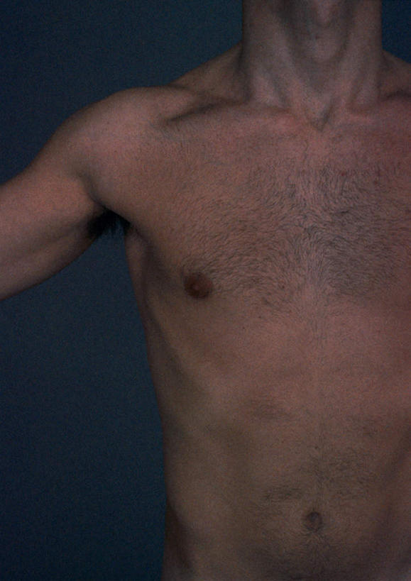 西方人,胸,一个人,站,伸展双臂,竖图,室内,特写,白天,正面,欧洲,欧洲人,仅一个男性,仅一个人,黑色背景,裸露,仅一个年轻男性,站着,摄影,影棚,赤裸,裸,男人,男性,年轻男性,白种人,胸部,敞开双臂,伸开双臂,展开双肩,站立,张开手臂,张开双臂,半身,彩图,影棚拍摄,拍摄