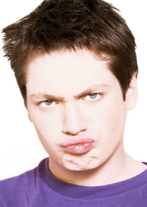 西方人,脸,头,脸颊,一个人,站,竖图,室内,特写,白天,白色背景,正面,欧洲,欧洲人,仅一个男性,仅一个人,生气,仅一个年轻男性,站着,摄影,影棚,委屈,男人,男性,年轻男性,白种人,头部,脸部,脸蛋,面部,站立,半身,彩图,影棚拍摄,拍摄