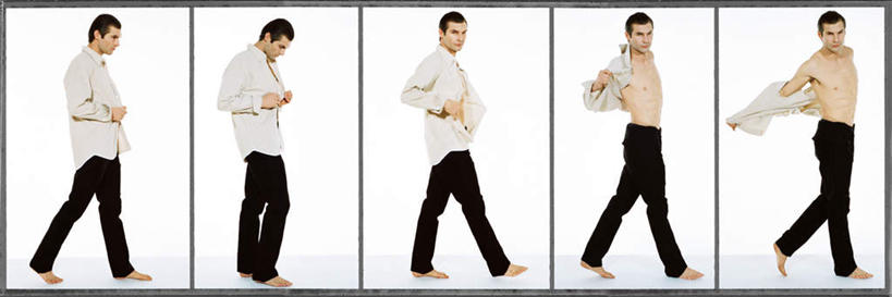 西方人,一个人,站,横图,室内,白天,白色背景,正面,衬衫,数码,科技,欧洲,欧洲人,仅一个男性,仅一个人,阴影,网络,高光,几何,计算机图形,拿,合成,拿着,注视,仅一个年轻男性,低头,看,脱,站着,摄影,影棚,电脑合成图,数码合成图,关注,写实,具体,具象,男人,男性,年轻男性,白种人,站立,彩图,全身,影棚拍摄,衬衣,拍摄