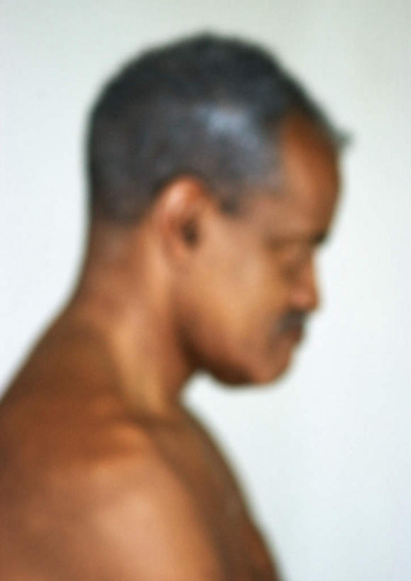 西方人,一个人,站,竖图,室内,白天,白色背景,侧面,欧洲,欧洲人,仅一个男性,仅一个人,生气,站着,仅一个老年男性,愤怒,摄影,影棚,发怒,情绪,脾气,忿怒,怨恨,强烈,激动,老年男性,男人,男性,白种人,站立,半身,彩图,影棚拍摄,拍摄