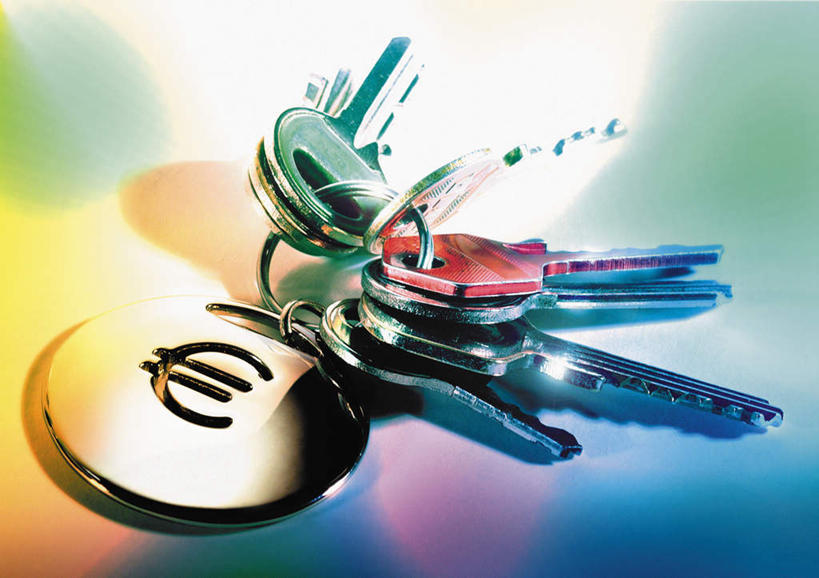 无人,横图,室内,特写,白天,正面,安全,桌面,桌子,静物,一把,朦胧,模糊,金属,标志,符号,文字,字符,字母,防护,钥匙,标识,摄影,影棚,保护,开启,封闭,保险,私密,保全,周全,安稳,安定,防盗,平安,彩图,影棚拍摄,拍摄