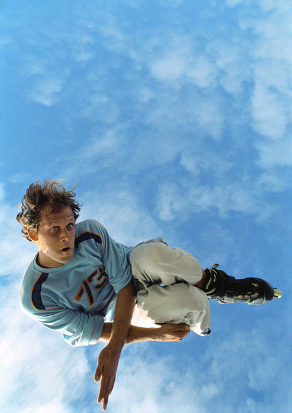 西方人,一个人,跳,竖图,室外,白天,仰视,锻炼,运动,欧洲,欧洲人,仅一个男性,仅一个人,云,云朵,旱冰鞋,溜冰鞋,旱冰,云彩,仅一个年轻男性,蓝色,白云,蓝天,天空,天,轮滑鞋,晴朗,体育,溜冰,男人,男性,年轻男性,白种人,晴空,跳跃,彩图,低角度拍摄,全身,健身