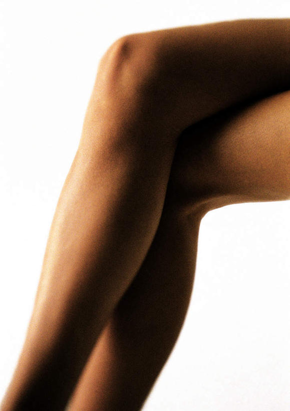 西方人,一个人,坐,竖图,室内,特写,白天,白色背景,侧面,性感,欧洲,欧洲人,仅一个年轻女性,仅一个女性,仅一个人,二郎腿,裸露,诱惑,摄影,影棚,赤裸,裸,年轻女性,女人,女性,白种人,坐着,半身,彩图,影棚拍摄,拍摄