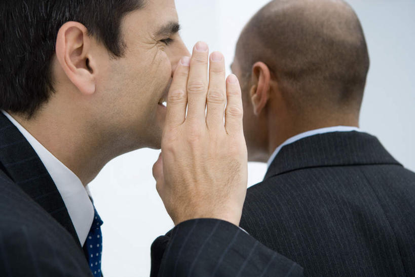 西方人,两个人,同事,商务人士,商务男性,办公室,横图,室内,白天,衬衫,成功,合作,团队,集体,信心,欧洲,欧洲人,套装,队伍,背面,悄悄话,领导,成就,商务装,合伙,领袖,工薪阶层,男人,男性,中年男性,白种人,白领,上班族,半身,彩图,衬衣