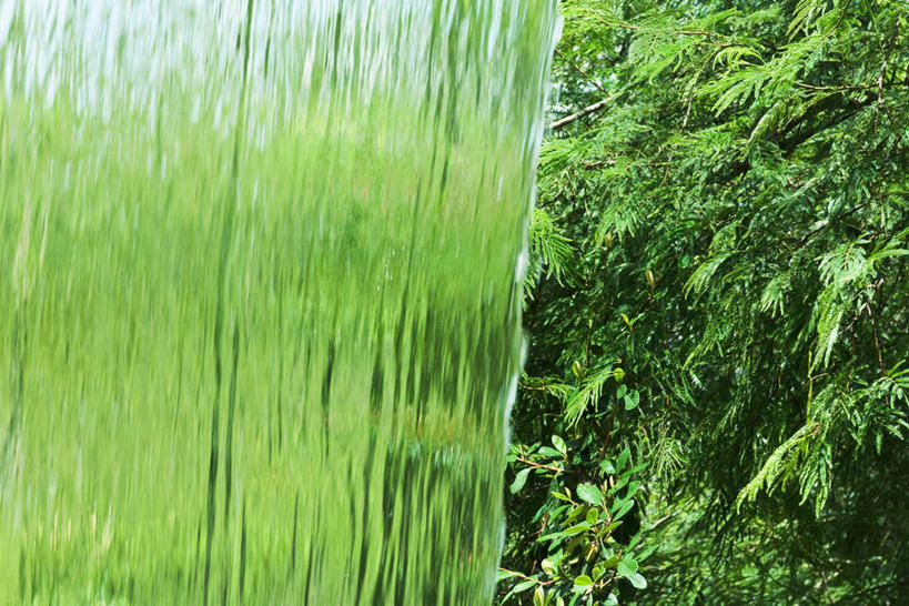 无人,横图,室外,白天,正面,旅游,度假,美景,瀑布,水,叶子,飞溅,溅,液体,景观,水滴,绿叶,娱乐,水珠,绿色,自然,享受,休闲,嫩叶,景色,放松,喷洒,自然风光,叶,叶片,跌水,彩图