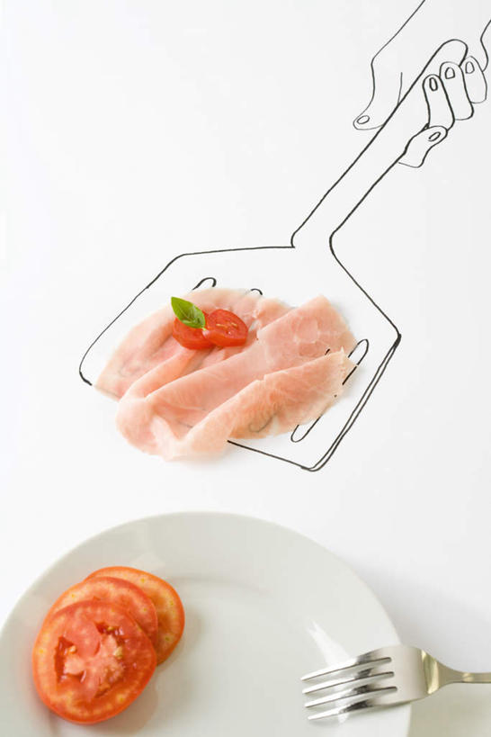 手,无人,竖图,俯视,插画,室内,特写,白天,数码,蔬菜,西红柿,餐具,水果,新鲜,碟子,盘,叉,生食,美味,食品,果实,合成,图画,蔬果,火腿,画,食物,盘子,碟,手部,有机食品,绿色食品,熏肉,电脑合成图,数码合成图,可口,特效,漫画,写实,具体,具象,樱桃番茄,圣女果,番茄,彩图,高角度拍摄