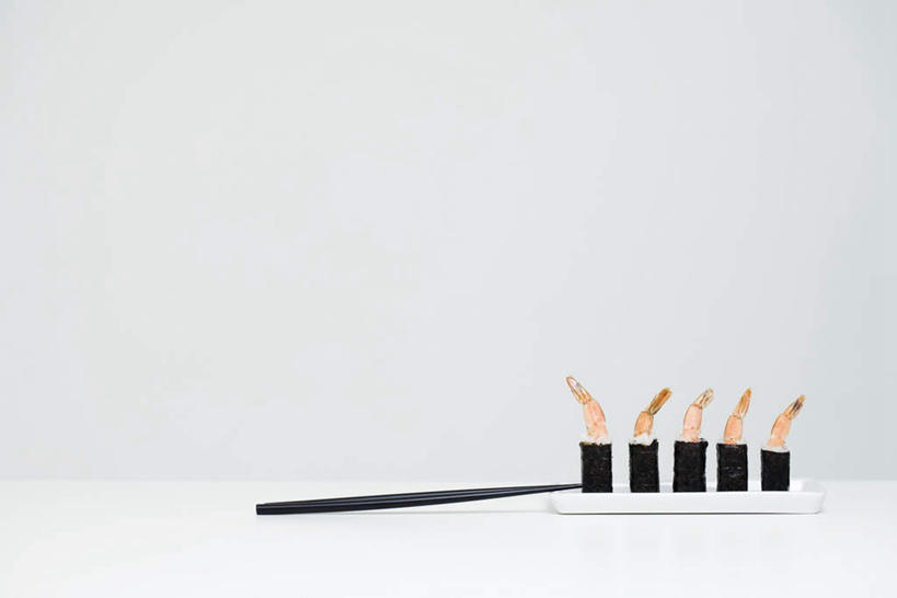 米饭,寿司,无人,横图,室内,特写,白天,白色背景,正面,烹饪,筷子,蔬菜,餐具,五个,一排,许多,新鲜,碟子,盘,海苔,虾,日本料理,料理,食品,紫菜,饭,菜肴,美食,食物,排列,盘子,碟,日式料理,日式,佳肴,有机食品,绿色食品,五谷,队列,醋饭,水产品,四喜饭,彩图