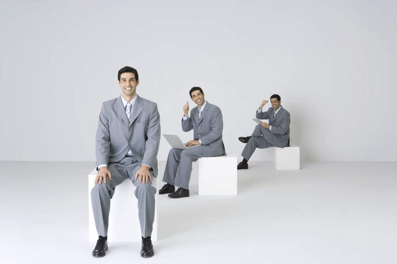 西方人,膝盖,一个人,商务人士,商务男性,坐,笑,微笑,露齿笑,横图,室内,白天,白色背景,侧面,衬衫,看书,阅读,快乐,兴奋,智慧,骄傲,成功,胜利,电脑,笔记本电脑,数码,科技,书籍,欧洲,欧洲人,双手,仅一个男性,仅一个人,弯腰,学习,突出,套装,网络,高光,计算机图形,合成,翘脚,注视,称赞,表扬,通讯设备,并拢,仅一个年轻男性,书本,观察,看,手势,竖,自信,读书,放,浏览,摄影,影棚,观看,翘,高,电脑合成图,数码合成图,察看,无线,夸奖,优秀,关注,通信设备,商务装,无线网络,无线上网,便携式电脑,工薪阶层,好,妙,顺利,出色,超群,杰出,卓越,奇妙,写实,具体,具象,弯身,聪明,手提电脑,男人,男性,年轻男性,白种人,大拇指,白领,上班族,书,图书,坐着,彩图,全身,影棚拍摄,衬衣,欢乐,开心,拍摄