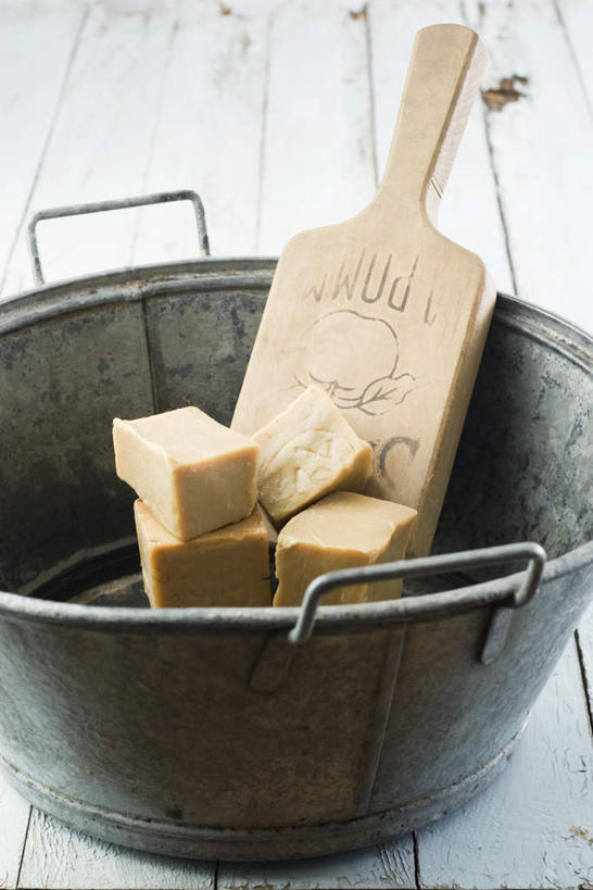 无人,同事,竖图,俯视,室内,特写,白天,白色背景,成功,合作,团队,集体,信心,桌面,桌子,静物,许多,铁,木制,铲子,木板,铁桶,队伍,放,摄影,影棚,领导,成就,合伙,领袖,酵母,彩图,高角度拍摄,影棚拍摄,拍摄