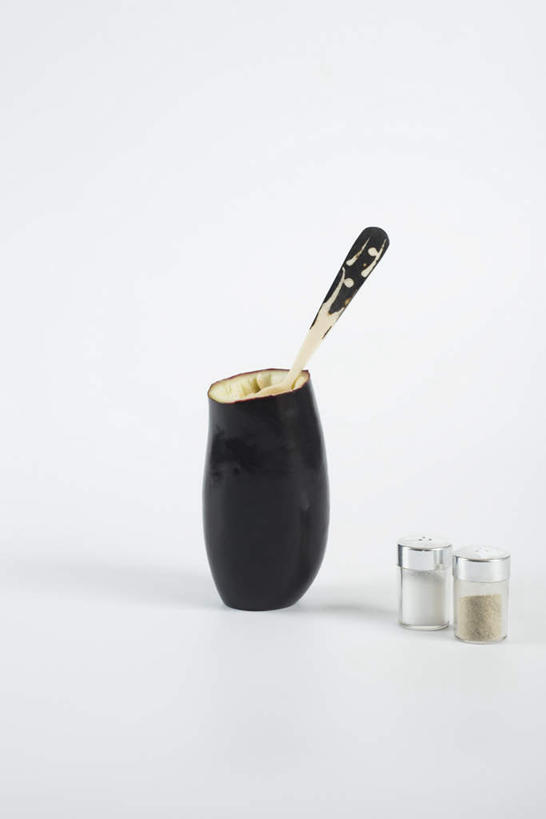 无人,竖图,俯视,室内,特写,白天,白色背景,桌面,桌子,茄子,静物,罐子,勺子,调味,香料,盐,佐料,胡椒粉,玻璃制品,玻璃瓶,瓶子,调羹,汤匙,放,摄影,影棚,砂糖,配料,作料,落苏,酪酥,昆仑瓜,矮瓜,彩图,高角度拍摄,影棚拍摄,拍摄