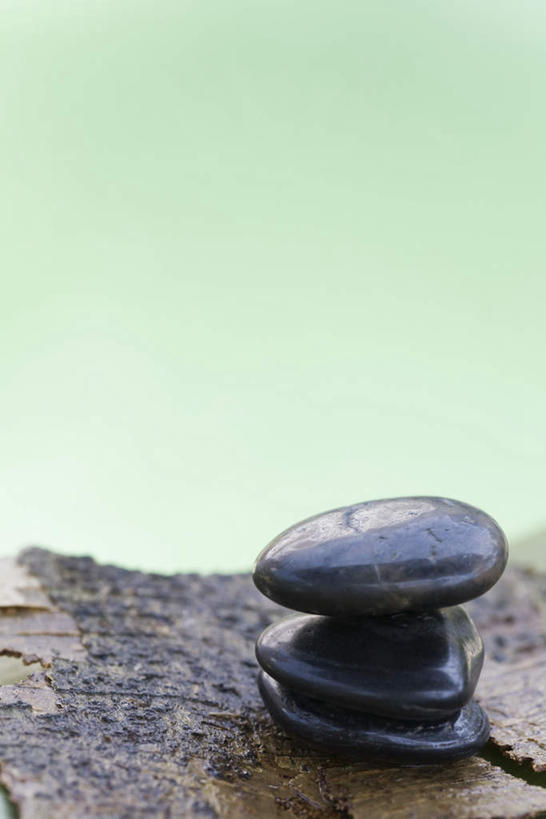 无人,竖图,俯视,室外,特写,白天,礁石,石头,静物,一堆,堆叠,堆积,朦胧,模糊,石子,黑色,鹅卵石,堆,按摩石,礁,石块,岩石,彩图,高角度拍摄