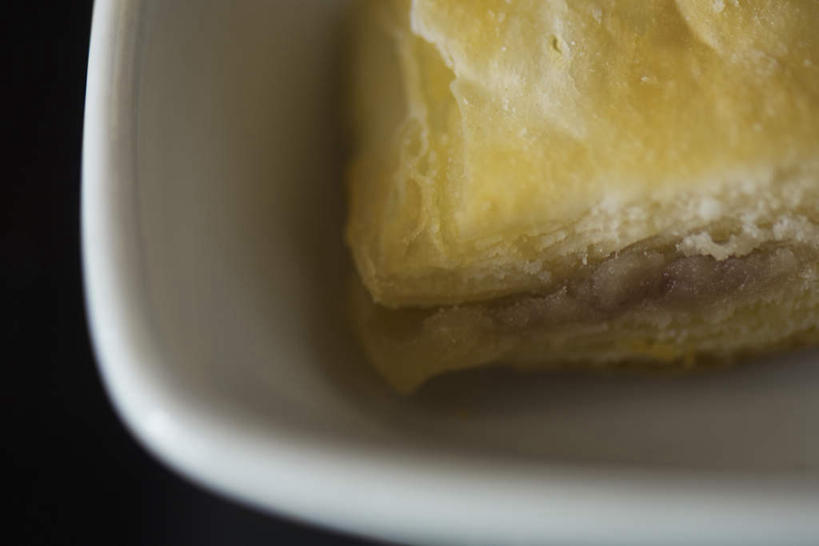 点心,面包,无人,横图,俯视,室内,特写,白天,烘焙,餐桌,桌子,餐具,烤,碟子,盘,夹心,食品,甜点,甜品,食物,糕点,一个,盘子,碟,甜食,单个,餐台,彩图,高角度拍摄