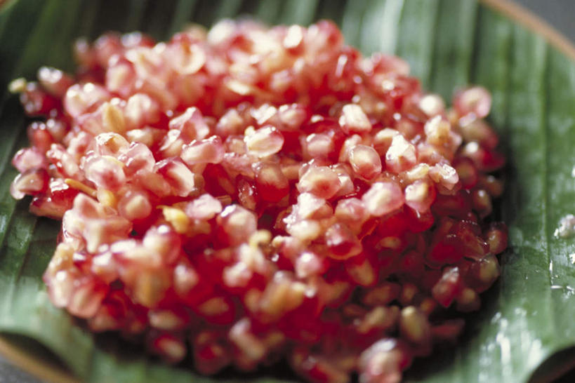 无人,横图,俯视,室外,特写,白天,美景,石榴,叶子,一堆,许多,阴影,堆叠,堆积,光线,影子,景观,绿叶,红色,阳光,自然,嫩叶,景色,堆,石榴子,自然风光,叶,叶片,涂林,若榴,金罂,金庞,丹若,安石榴,彩图,高角度拍摄