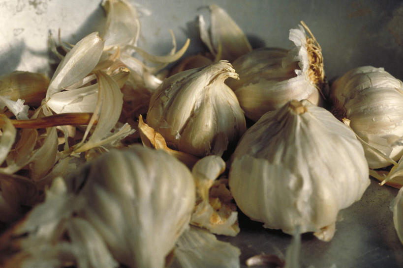 无人,横图,俯视,室内,特写,白天,桌面,蔬菜,一排,许多,阴影,新鲜,整齐,光线,影子,香料,食品,蒜头,食物,排列,阳光,有机食品,绿色食品,队列,大蒜,彩图,高角度拍摄