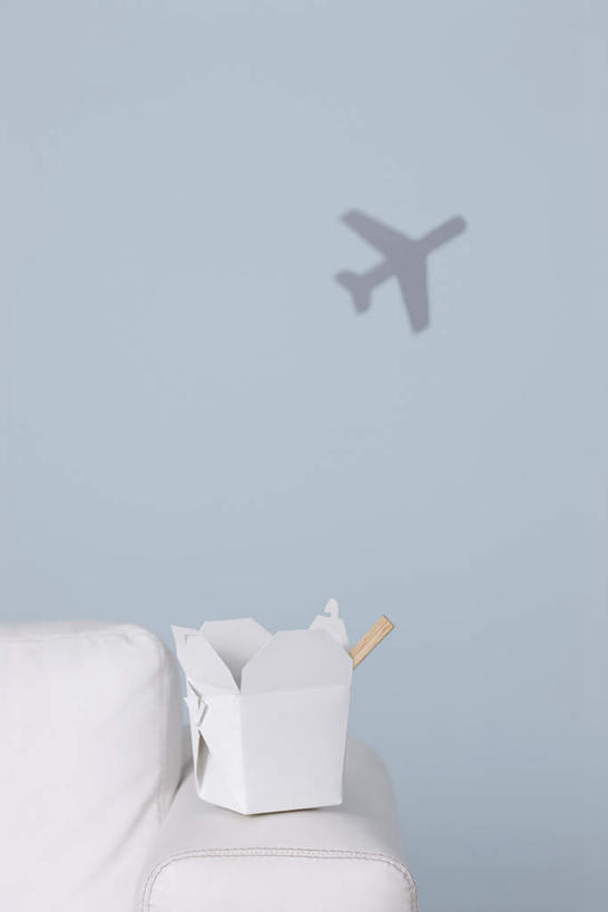 无人,竖图,室内,特写,白天,白色背景,正面,壁纸,筷子,沙发,飞机,一双,纸盒,墙,墙壁,墙面,盒子,一个,包装盒,摄影,影棚,一架,单个,布艺沙发,墙纸,彩图,影棚拍摄,拍摄