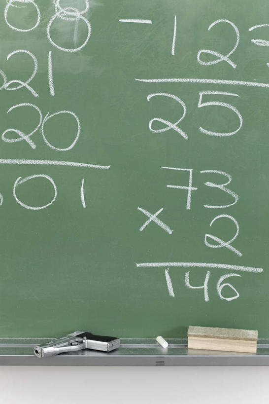 无人,学校,竖图,室内,特写,白天,正面,一块,阴影,反射,计算,数字,影子,墙,校园,墙壁,墙面,绿色,粉笔,黑板擦,黑板,教室,数学,粉笔字,彩图