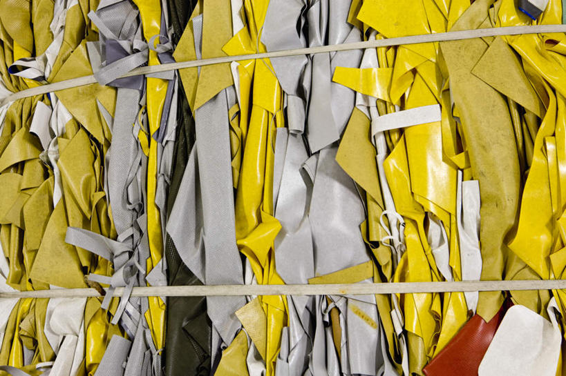 无人,工厂,横图,俯视,室内,白天,一堆,许多,堆叠,堆积,环保,塑胶,黄色,白色,堆,回收,资源,回收站,利用,低碳,循环,聚氯乙烯,彩图,高角度拍摄,工地,制造厂