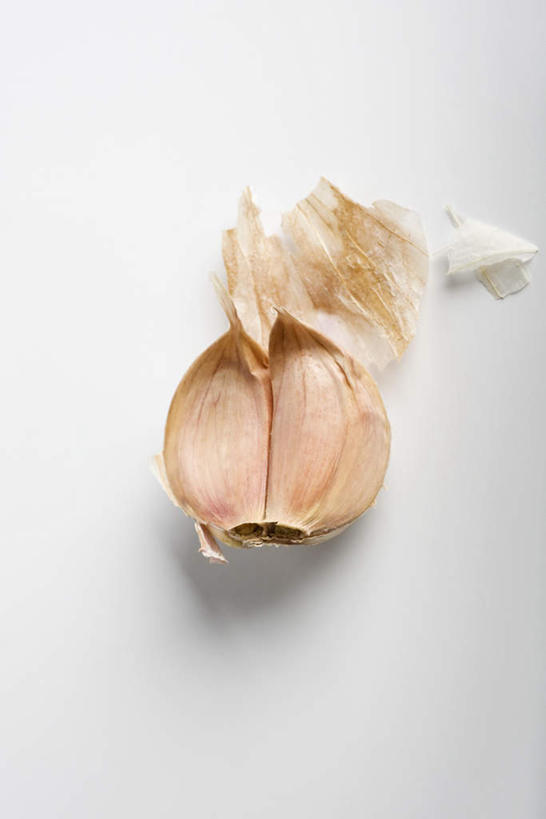 无人,竖图,室内,特写,白天,正面,餐桌,桌子,蔬菜,蒜,静物,新鲜,食品,食物,一个,有机食品,绿色食品,单个,餐台,小蒜,大蒜,彩图