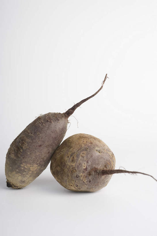 无人,竖图,室内,特写,白天,白色背景,正面,餐桌,桌子,蔬菜,静物,新鲜,食品,食物,两个,摄影,有机食品,绿色食品,影棚,餐台,甜菜根,菾菜,彩图,影棚拍摄,拍摄