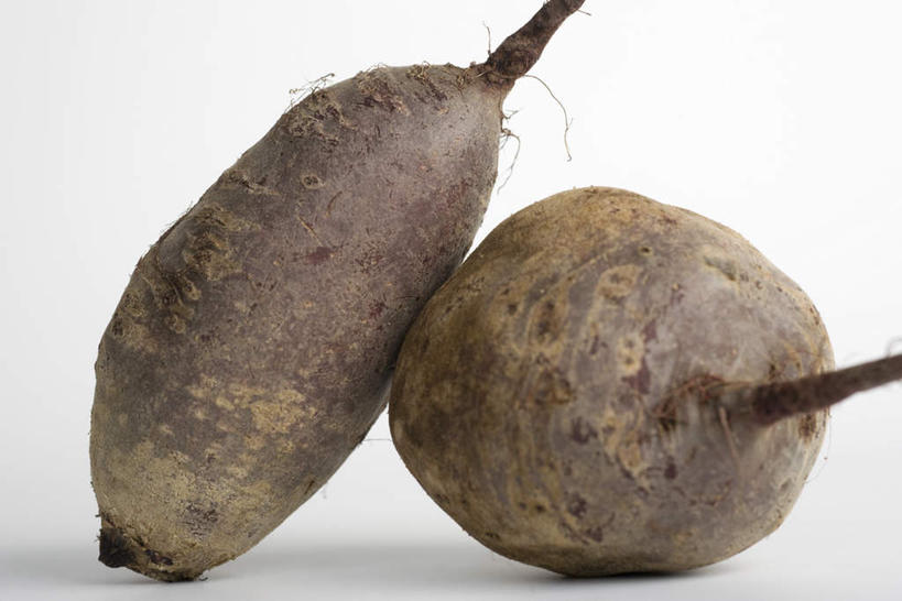 无人,横图,室内,特写,白天,白色背景,正面,餐桌,桌子,蔬菜,新鲜,食品,甜菜,食物,两个,摄影,有机食品,绿色食品,影棚,餐台,甜菜根,菾菜,彩图,影棚拍摄,拍摄