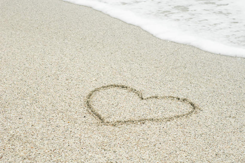 无人,横图,俯视,室外,白天,爱情,海浪,海洋,沙滩,爱心,沙子,海岸,浪花,沙地,浪漫,海水,温暖,温馨,心形,恩爱,和睦,海景,心型,大海,风浪,海,海水的波动,海滩,近岸浪,涌浪,彩图,高角度拍摄,融洽