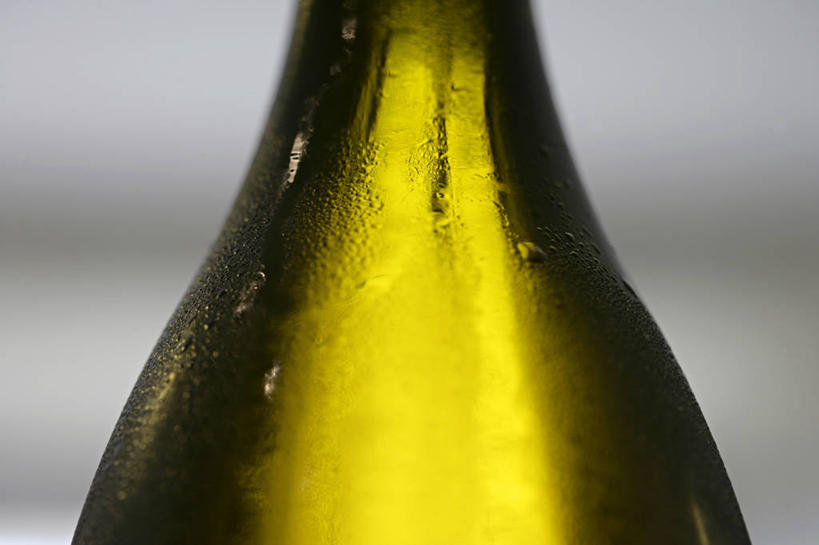 红酒,葡萄酒,无人,横图,室内,特写,白天,正面,白葡萄酒,酒类,红酒瓶,玻璃制品,酒,酒瓶,饮料,一个,玻璃瓶,瓶子,摄影,影棚,单个,葡萄酒瓶,彩图,影棚拍摄,拍摄