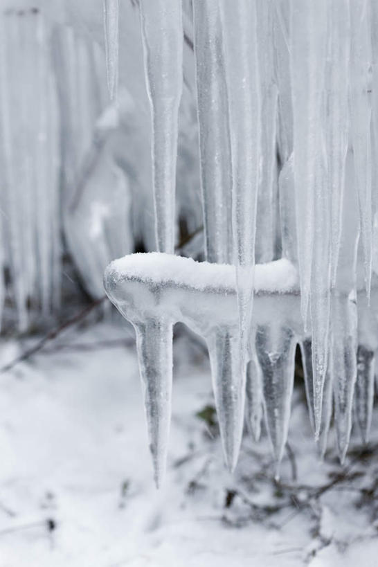 无人,竖图,室外,白天,仰视,美景,雪,大雪,静物,冰,积雪,景观,雪景,冬季,冬天,冰柱,自然,景色,寒冷,自然风光,严寒,彩图,低角度拍摄