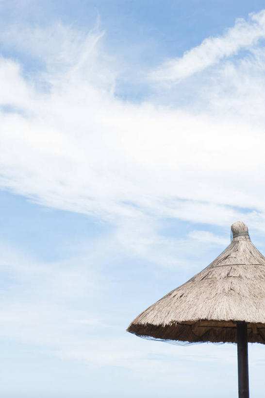 无人,竖图,室外,特写,白天,仰视,美景,法国,欧洲,阴影,光线,伞,影子,雨伞,遮阳伞,草屋,景观,云,云朵,云彩,阳伞,蓝色,白云,蓝天,天空,阳光,自然,天,景色,晴朗,太阳伞,自然风光,法兰西共和国,法兰西第五共和国,留尼汪,留尼汪岛,晴空,彩图,低角度拍摄,茅舍,茅屋