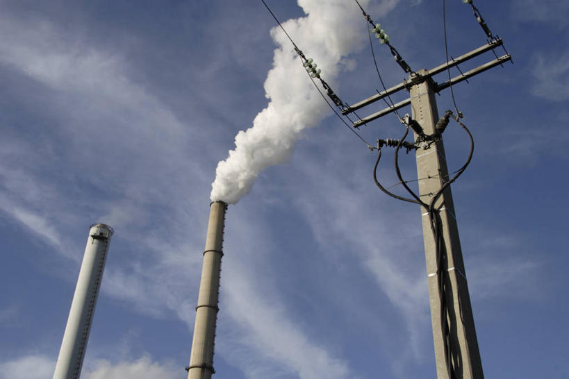 无人,工厂,横图,室外,白天,仰视,度假,烟囱,美景,城市风光,城市,法国,欧洲,阴影,电力,光线,电线,电线杆,线,影子,景观,云,云朵,电能,线路,云彩,娱乐,蓝色,白云,蓝天,天空,阳光,天,享受,休闲,烟,景色,放松,晴朗,电,电源,污染,能量,法兰西共和国,法兰西第五共和国,普罗旺斯.阿尔卑斯.蓝色海岸,普罗旺斯.阿尔卑斯.蓝色海岸大区,罗讷河口省,罗讷河口,晴空,彩图,低角度拍摄,工地,制造厂