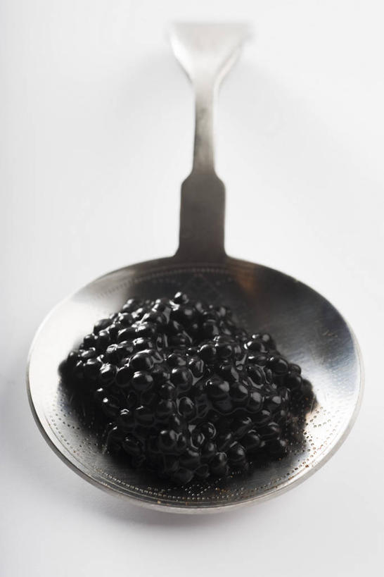 无人,竖图,俯视,室内,特写,白天,白色背景,农作物,金属制品,一堆,堆叠,堆积,金属,勺子,食物,一个,黑色,调羹,汤匙,摄影,影棚,单个,堆,木薯,树薯,木番薯,树番薯,彩图,高角度拍摄,影棚拍摄,拍摄