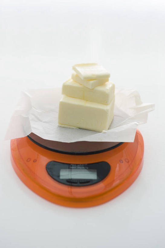 无人,竖图,俯视,室内,特写,白天,白色背景,仪器,一排,阴影,整齐,反射,包装,包装纸,影子,纸,黄油,纸张,排列,一个,摄影,影棚,单个,堆,包装材料,衡量,乳制品,牛皮纸,队列,白脱油,计量,衡器,案秤,乳脂,秤,彩图,高角度拍摄,影棚拍摄,拍摄