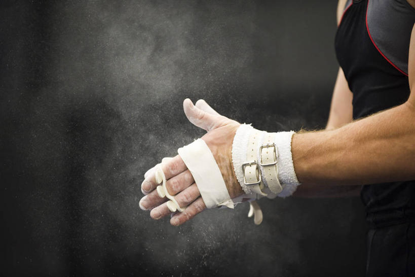 西方人,手,肌肉,健壮,一个人,运动员,体育馆,运动场,双手交叉,横图,室内,特写,白天,侧面,运动服,锻炼,运动,石头,欧洲,欧洲人,双手,仅一个男性,仅一个人,服装,粉末,矿石,石子,体育场,仅一个年轻男性,衣服,健康,手部,粉,活力,力量,服饰,青春,清爽,舒适,强壮,衣着,穿着,矿物,爽身粉,皂石,运动馆,粉状,粉剂,衣饰,体育,男人,男性,年轻男性,白种人,石块,岩石,体育运动员,运动选手,十字手,半身,彩图,健身,硅酸盐矿物,填充剂,吸附剂,运动装