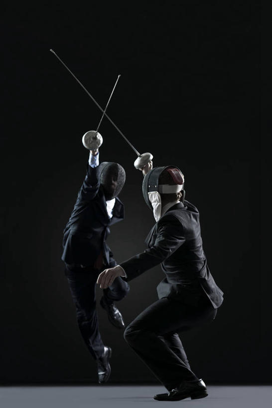 西方人,商务人士,商务男性,竖图,室内,白天,正面,衬衫,欧洲,欧洲人,黑色背景,套装,摄影,影棚,商务装,工薪阶层,白种人,白领,上班族,彩图,全身,影棚拍摄,衬衣,拍摄