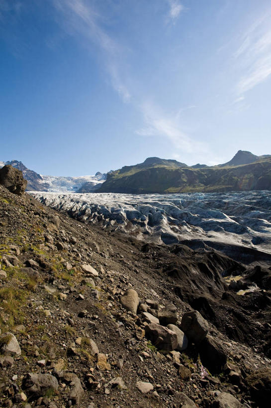 无人,公园,竖图,室外,白天,正面,旅游,度假,美景,山,美国,阴影,光线,影子,景观,山峰,云,云朵,山峦,云彩,娱乐,蓝色,白云,蓝天,天空,阳光,自然,天,享受,休闲,景色,放松,晴朗,北美,北美洲,国家公园,自然风光,美洲,蒙大拿州,冰川国家公园,北亚美利加洲,亚美利加洲,蒙大拿,长空之乡,财富之州,冰河国家公园,沃特顿冰川国际和平公园,晴空,彩图,美利坚合众国,沃特顿.冰川国际和平公园