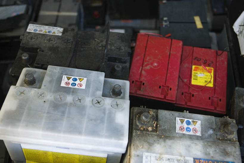 无人,横图,俯视,室外,特写,白天,一堆,一排,许多,废弃,堆叠,堆积,环保,整齐,排列,红色,堆,回收,资源,队列,利用,低碳,循环,彩图,高角度拍摄,电池