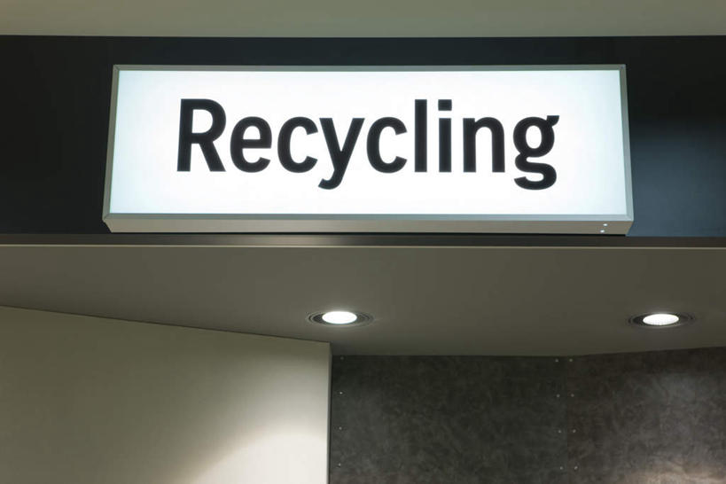 无人,横图,室内,特写,白天,正面,门,指示牌,阴影,反射,壁灯,标志,文字,影子,字母,墙,灯光,标识,墙壁,墙面,灯,灯具,门框,回收,照明设备,循环,彩图