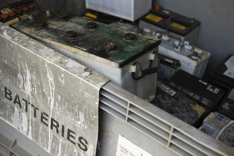 无人,横图,俯视,室外,白天,一堆,一排,许多,废弃,堆叠,堆积,环保,整齐,标志,文字,字符,字母,标识,排列,堆,回收,资源,队列,利用,电瓶,低碳,循环,彩图,高角度拍摄,电池