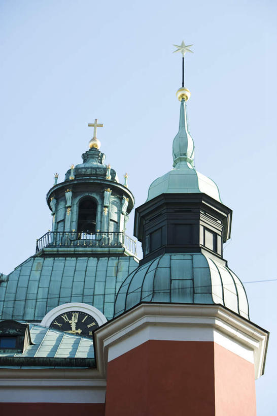 无人,教堂,竖图,室外,特写,白天,仰视,旅游,度假,窗户,建筑,瑞典,一排,阴影,整齐,光线,影子,娱乐,建设,玻璃窗,排列,蓝色,蓝天,天空,阳光,天,享受,休闲,放松,宗教,信仰,队列,斯德哥尔摩,信念,彩图,低角度拍摄,大教堂,礼拜堂