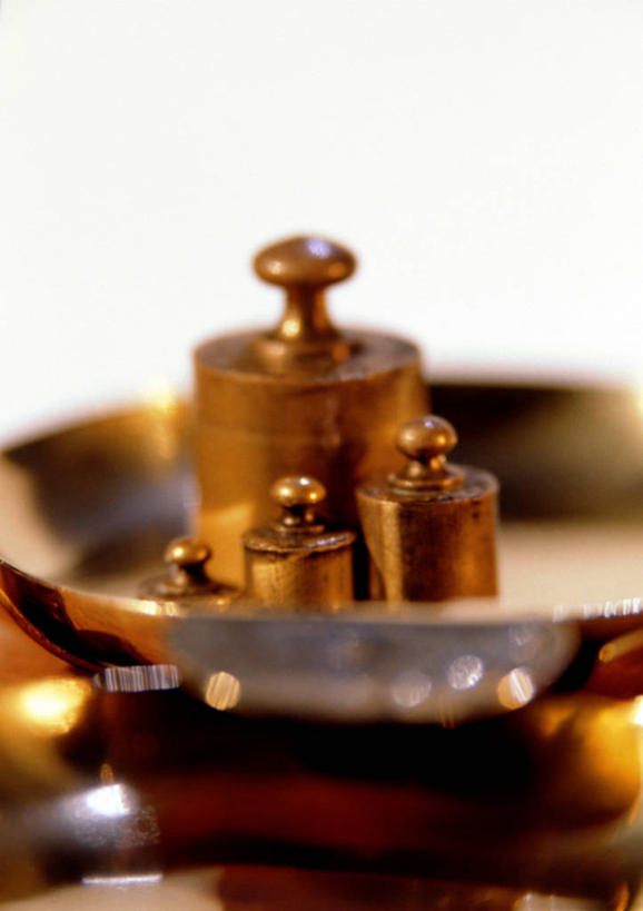 无人,竖图,室内,特写,白天,正面,实验,仪器,静物,朦胧,模糊,研究,分析,化学,测试,砝码,计量,试验耗材,实验用品,托盘天平,秤,天平称,天平秤,彩图