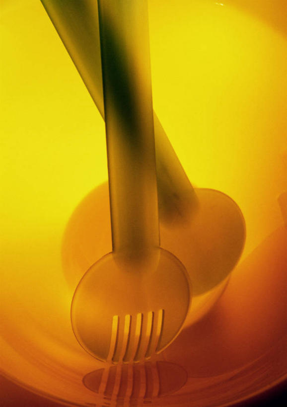 蜂蜜,无人,竖图,俯视,室内,特写,白天,两个,黄色,橙色,搅拌棒,花蜜,止痛,解毒,搅蜜棒,蜂蜜棒,冬酿,石蜜,彩图,高角度拍摄