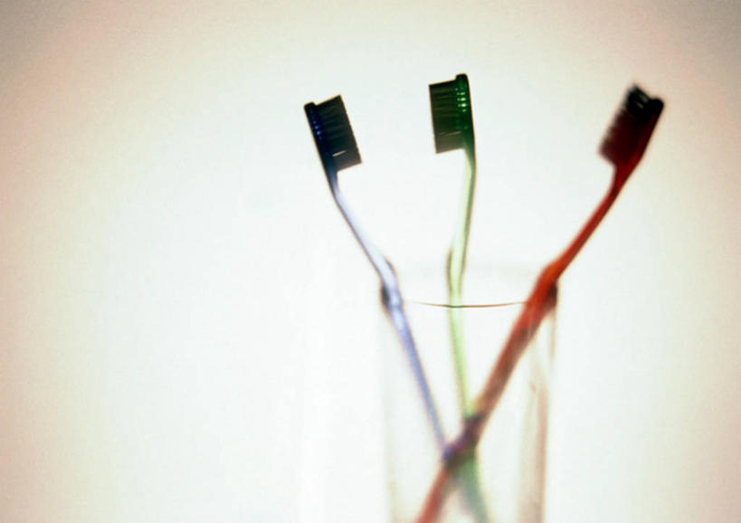 无人,横图,室内,特写,白天,正面,静物,杯子,阴影,反射,牙刷,影子,三把,玻璃制品,一个,水杯,日用品,清洁,摄影,影棚,单个,洗漱用品,卫生,玻璃杯,彩图,影棚拍摄,拍摄