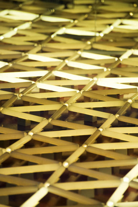 西方人,无人,竖图,俯视,室内,白天,欧洲,欧洲人,一排,许多,服装,整齐,管子,灯光,休闲装,灯,排列,衣服,灯具,休闲,休闲服,服饰,照明设备,队列,白种人,彩图,高角度拍摄