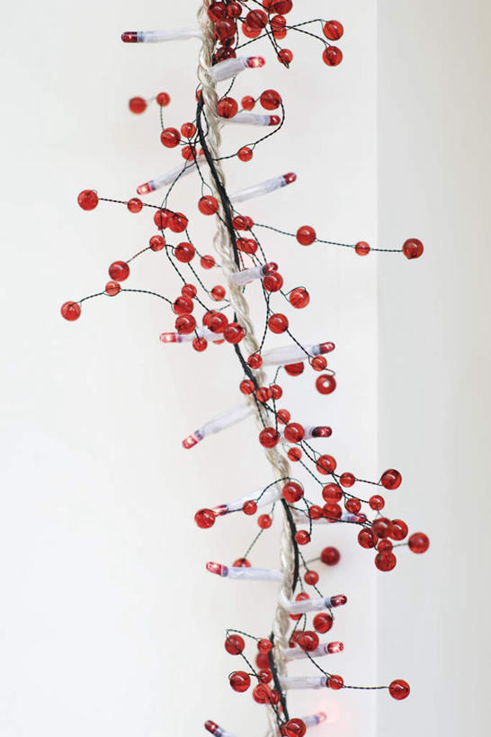 无人,竖图,室内,特写,白天,正面,静物,圣诞节,节日,庆祝,装饰,电线,线,墙,灯光,文化,墙壁,墙面,灯,灯具,庆典,纪念,照明设备,彩图