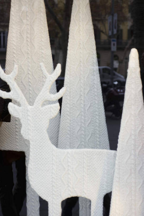 无人,竖图,室外,白天,正面,道路,街道,路,公路,圣诞节,节日,庆祝,艺术,纸艺,手工艺品,圣诞树,交通,文化,工艺品,剪纸,庆典,纪念,高雅,迷路,自信心,品位,马路,彩图