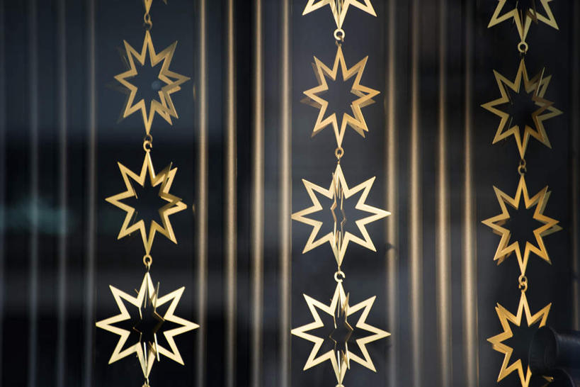 无人,横图,室内,特写,白天,正面,静物,圣诞节,一排,悬挂,节日,朦胧,模糊,庆祝,整齐,装饰,挂饰,挂,文化,排列,庆典,星形,纪念,队列,彩图