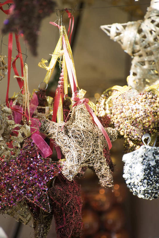 无人,竖图,室内,白天,正面,圣诞节,悬挂,节日,朦胧,模糊,庆祝,装饰,挂饰,丝绸,丝带,缎带,挂,文化,绸带,彩带,庆典,星形,纪念,彩图