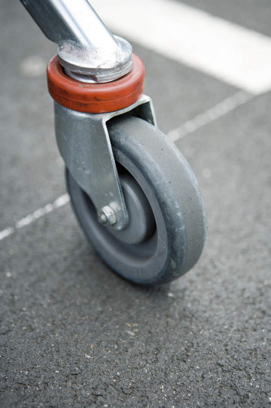 无人,停车场,竖图,俯视,室外,白天,道路,路,公路,购物车,一辆,交通,车,车轮,手推车,便利,存放,载具,快捷,方便,寄存,寄放,暂存,马路,彩图,高角度拍摄,泊车场