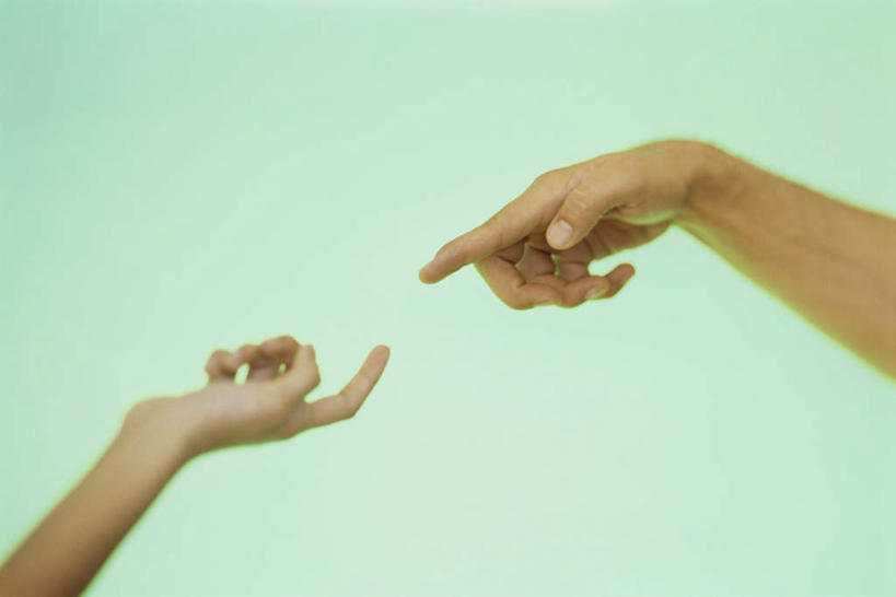 西方人,手,两个人,伙伴,朋友,站,横图,室内,特写,白天,正面,友谊,欧洲,欧洲人,绿色背景,对称,站着,手部,摄影,影棚,食指,友情,男人,男性,年轻男性,年轻女性,女人,女性,白种人,站立,半身,彩图,影棚拍摄,拍摄