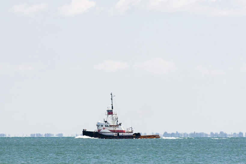 无人,横图,室外,白天,正面,海浪,海洋,美国,浪花,云,云朵,云彩,游轮,蓝色,白云,蓝天,天空,海水,交通工具,天,北美,北美洲,美洲,海景,北亚美利加洲,亚美利加洲,大海,风浪,海,海水的波动,近岸浪,涌浪,彩图