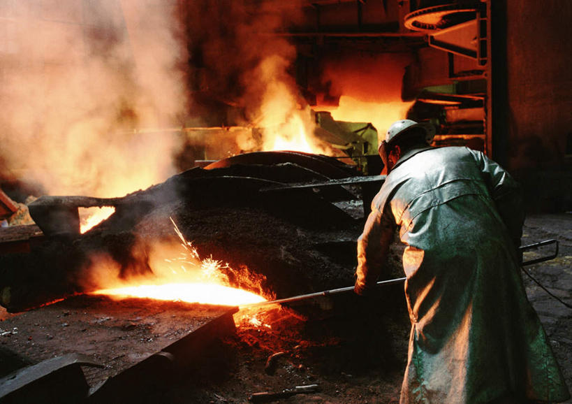 西方人,背部,一个人,机修工,工厂,站,横图,室内,白天,工作服,制服,雾,欧洲,欧洲人,仅一个男性,仅一个人,弯腰,沸腾,蒸汽,火焰,水蒸气,燃烧,工人,仅一个年轻男性,站着,蒸发,工作制服,男人,男性,年轻男性,白种人,机械师,机修工人,站立,半身,彩图,工作套服,工地,制造厂